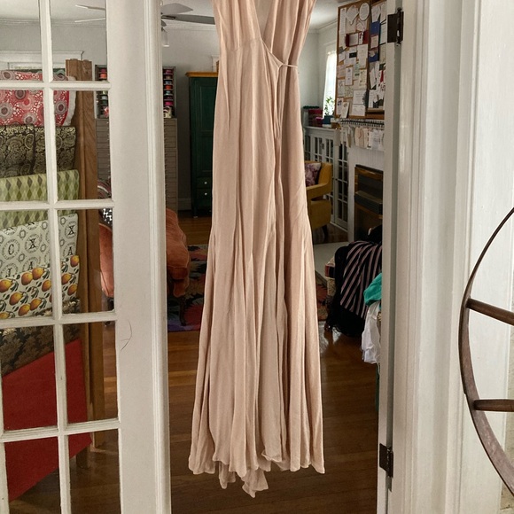 Floor length Reformation deep v gown - Picture 7 of 7